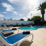 Solace Blanca Playa Blanca Stylish Comfort Prime Location Villa Yaiza (Lanzarote)