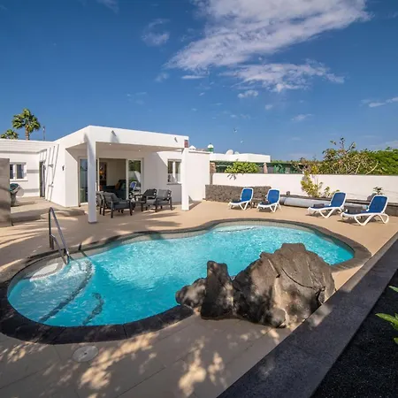 Solace Blanca Playa Blanca Stylish Comfort Prime Location Heated Pool Your Perfect Lanzarote Retreat Villa Yaiza (Lanzarote)