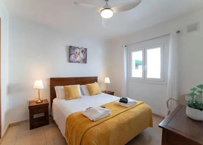 Solace Blanca Playa Blanca Stylish Comfort Prime Location 别墅